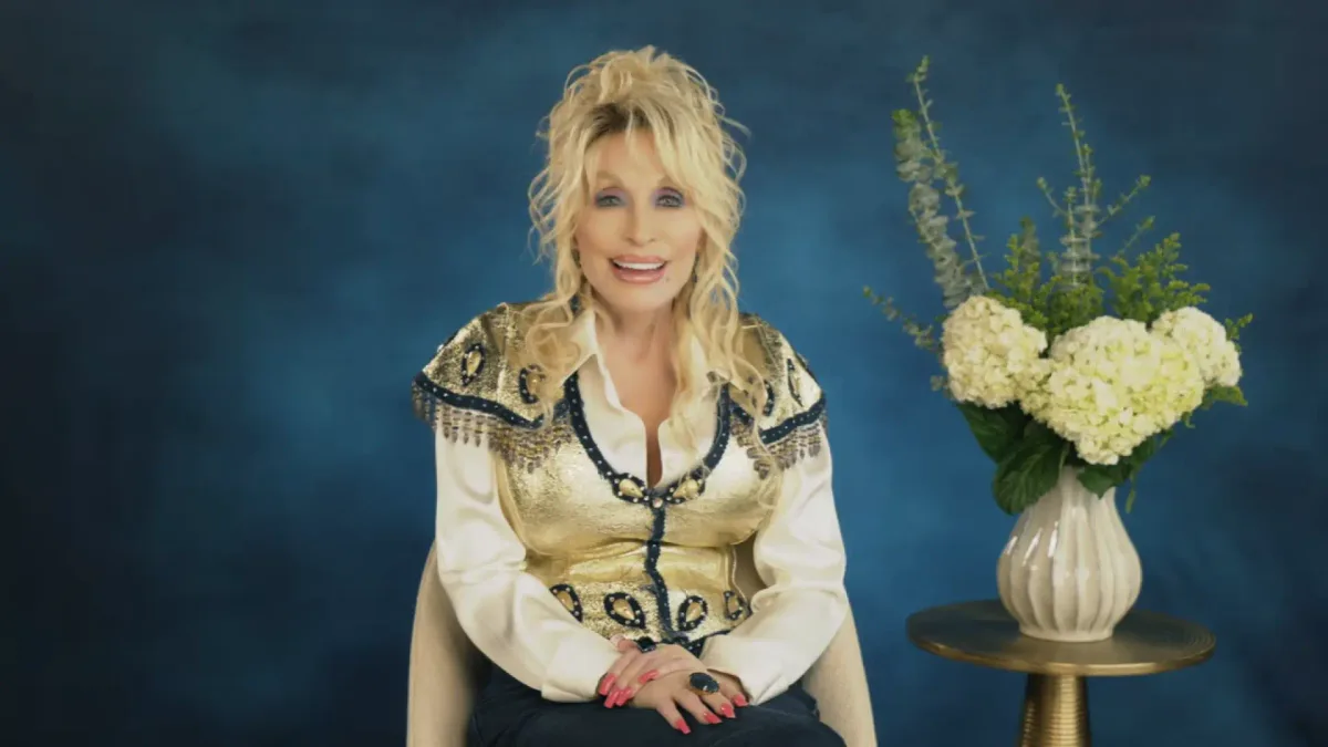 Emiten un mensaje de Dolly Parton grabado antes de su muerte para agradecer un premio: "Os querré siempre"