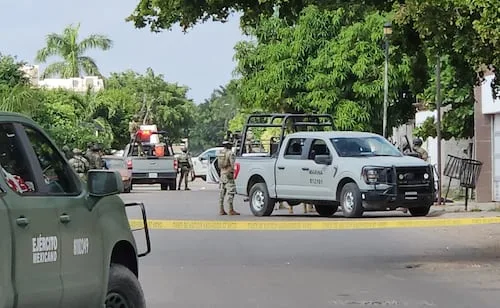 Ataque con explosivos a fuerzas de seguridad provoca cierre de carretera federal en Tabasco, Zacatecas; hay dos policías lesionados
