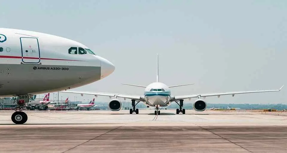 Alertan que la aviación venezolana podría sufrir restricciones aéreas si no reduce sus emisiones para 2027