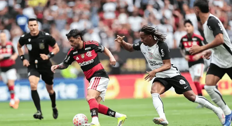 Flamengo e Corinthians se enfrentam neste domingo pelo Brasileirão