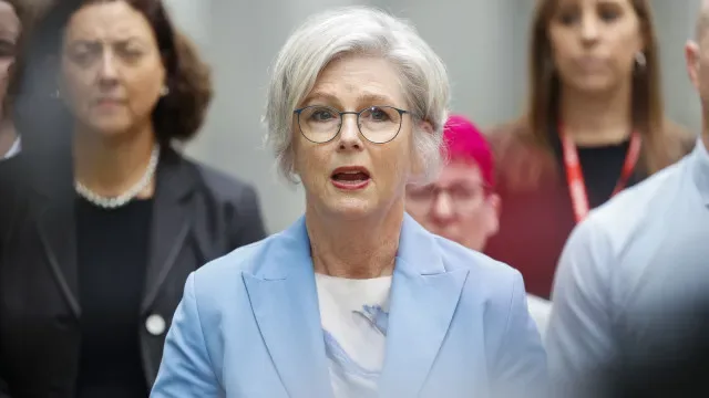 "Foi atacada". Deputada australiana em estado grave após ser atropelada