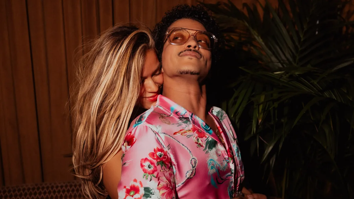 ¿Karol G y Bruno Mars son novios? La cantante publica fotos muy juntitos