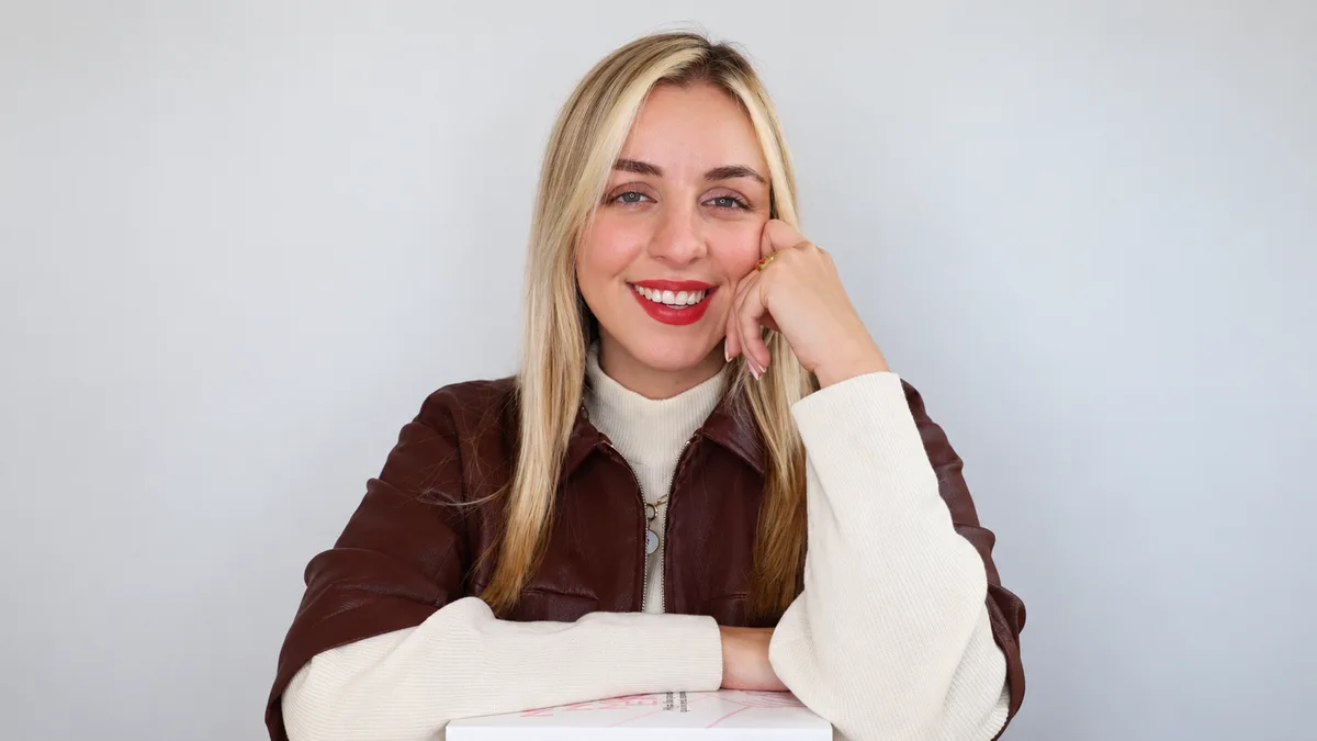 Ana Galán, psicóloga: "El adolescente puede no querer ese abrazo de sus padres delante de sus amigos y, en cambio, quedarse 20 minutos hablando en la cocina a las once de la noche"