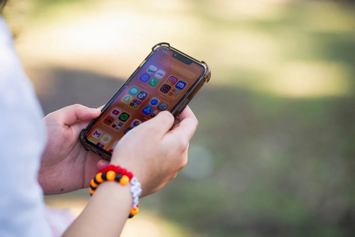 Governo da Nova Zelândia apresenta projeto para vetar redes sociais para menores de 16 anos