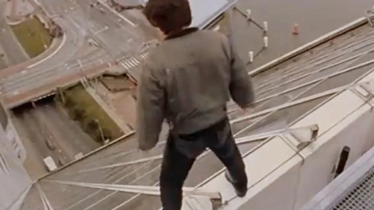 Jackie Chan plus fort que Tom Cruise ? Il y a 28 ans, la star nous offrait l'une des scènes d'action les plus périlleuses du cinéma