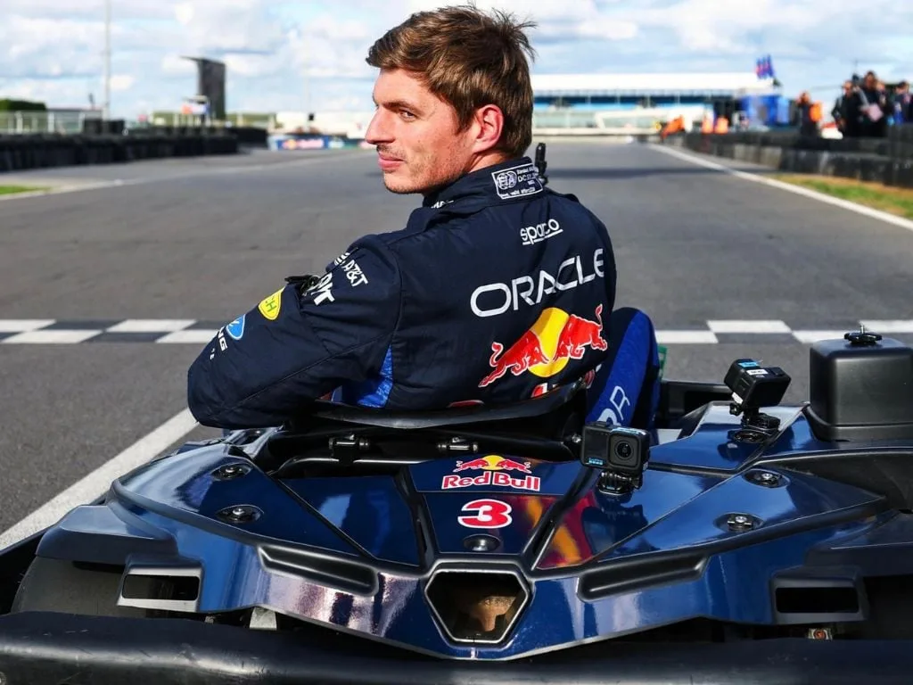 Max Verstappen corrió contra 100 pilotos de karting: arrancó último y pasó a todos en 35 minutos