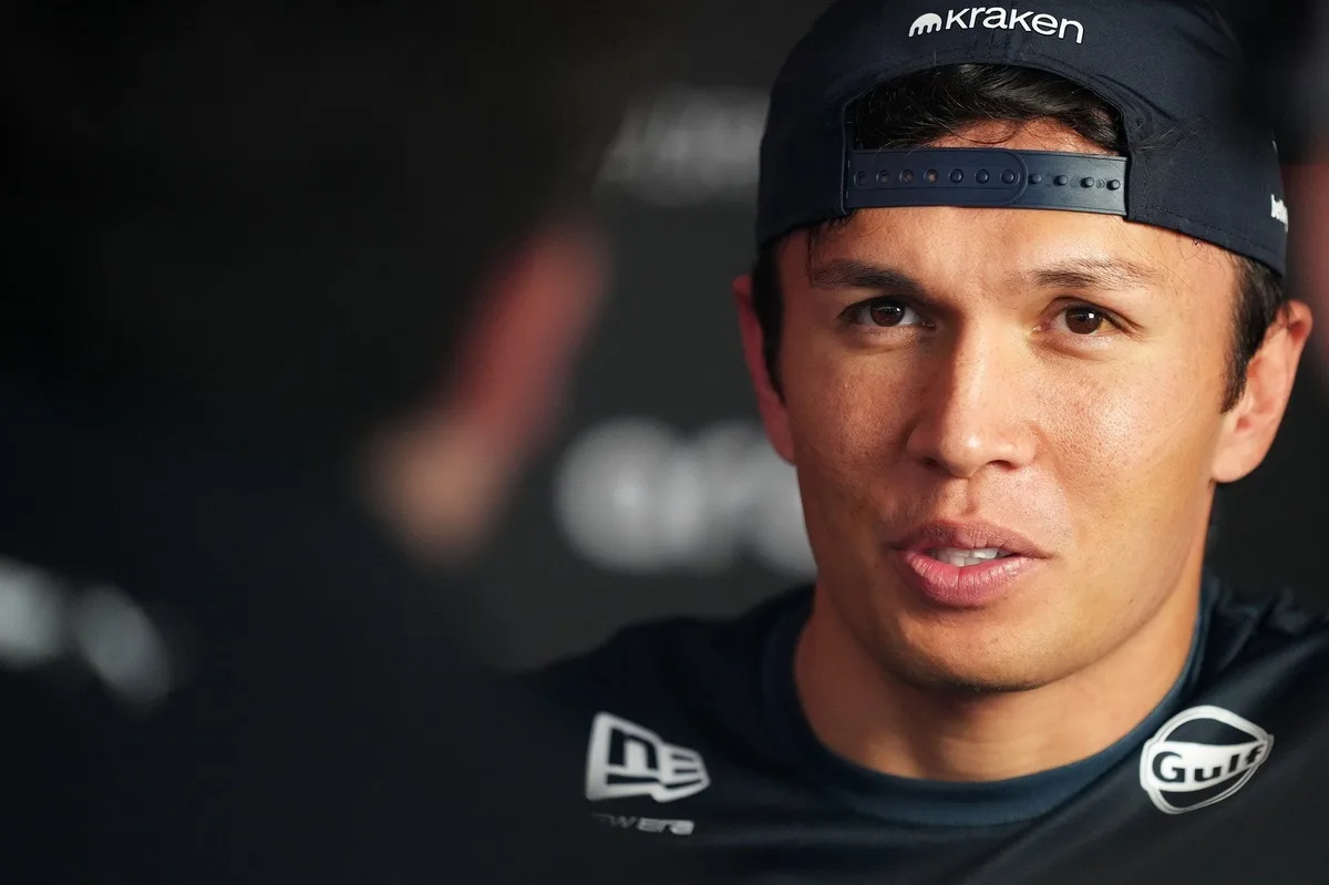 F1: Williams confirma permanência de Alex Albon para temporada 2027