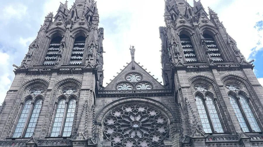L'ancien recteur de la cathédrale de Clermont-Ferrand condamné pour agression sexuelle à six mois de prison avec sursis