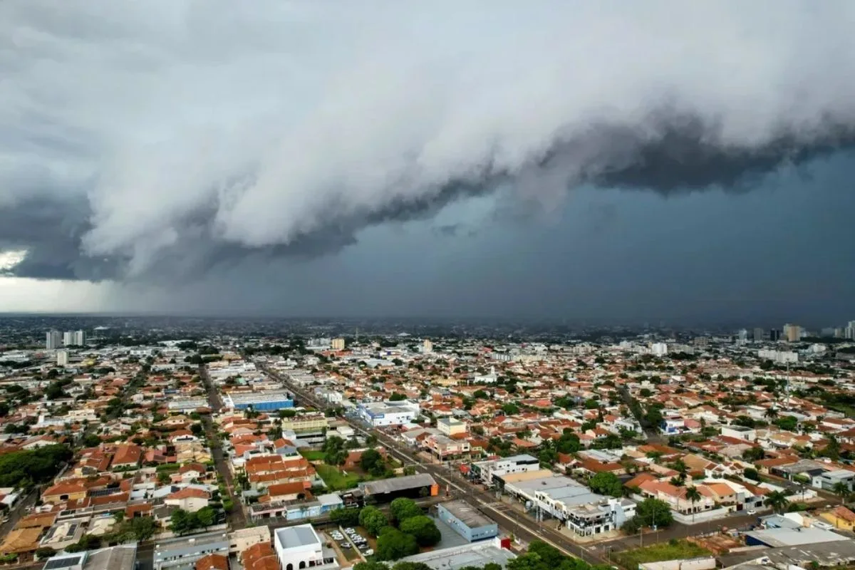 Tempo segue instável em Mato Grosso do Sul nesta segunda-feira; chuva pode passar de 40 mm em algumas regiões