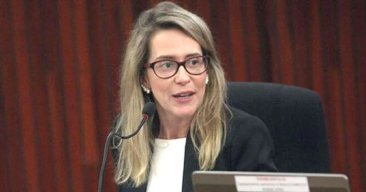 Governo Lula manobrou no STF para blindar aumento do Bolsa Família, diz advogada de Flávio