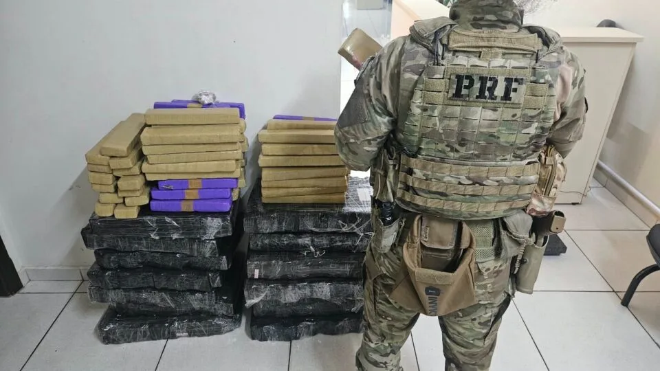 Vídeo! Homem e mulher são presos por tráfico de drogas com mais de 200 kg de maconha em Ponta Grossa