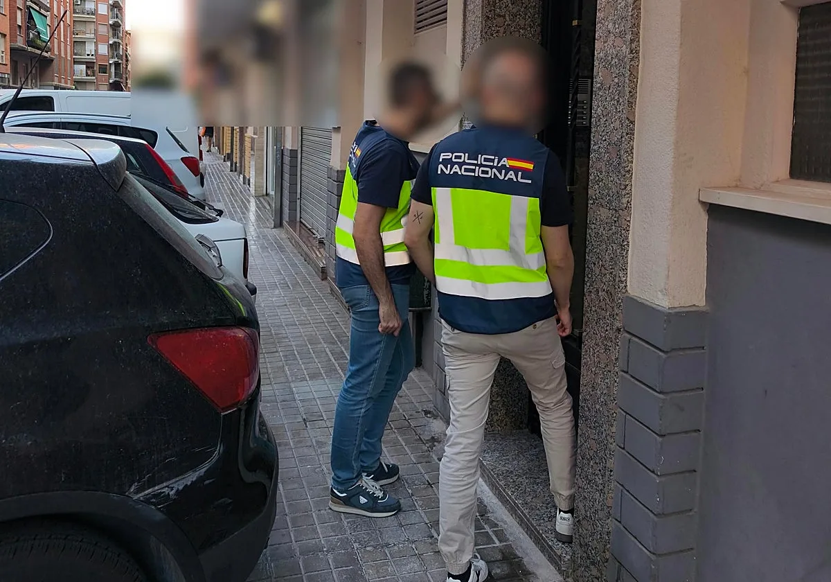 Liberan a cinco mujeres explotadas por una red que ofrecía servicios las 24 horas en casas okupadas