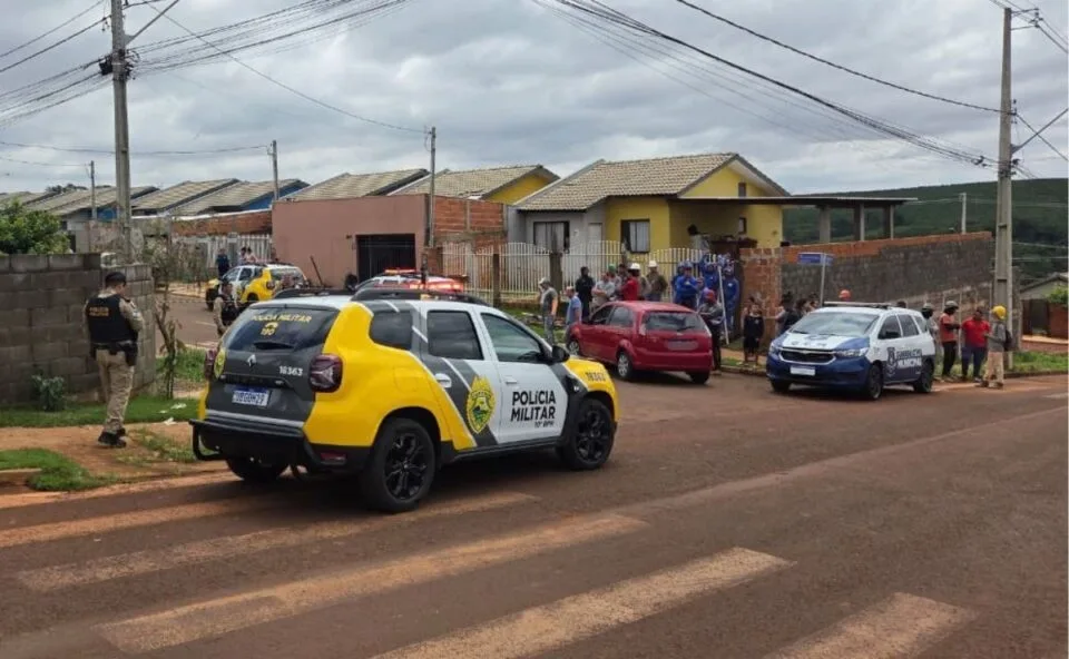Criança de 8 anos morre após ser atacada por pitbull da própria família enquanto brincava em casa