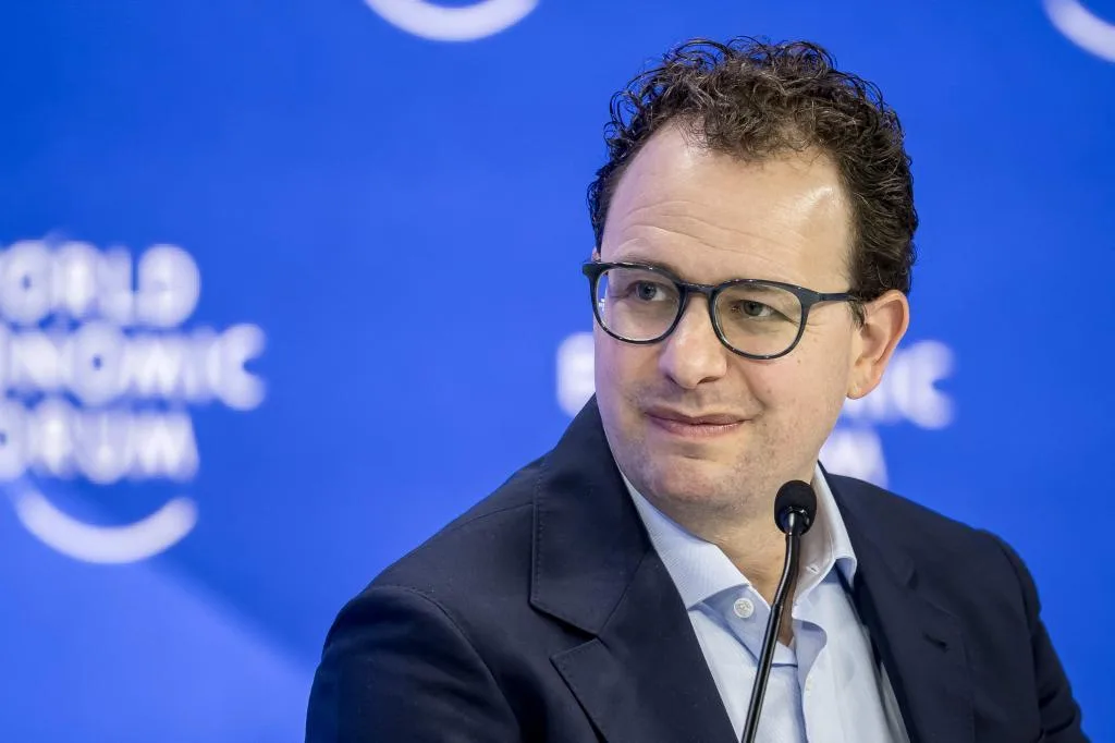 La IA abre brecha entre las grandes empresas y las pymes: más productividad y mejores salarios sin destrucción de empleo, pero no en las pequeñas