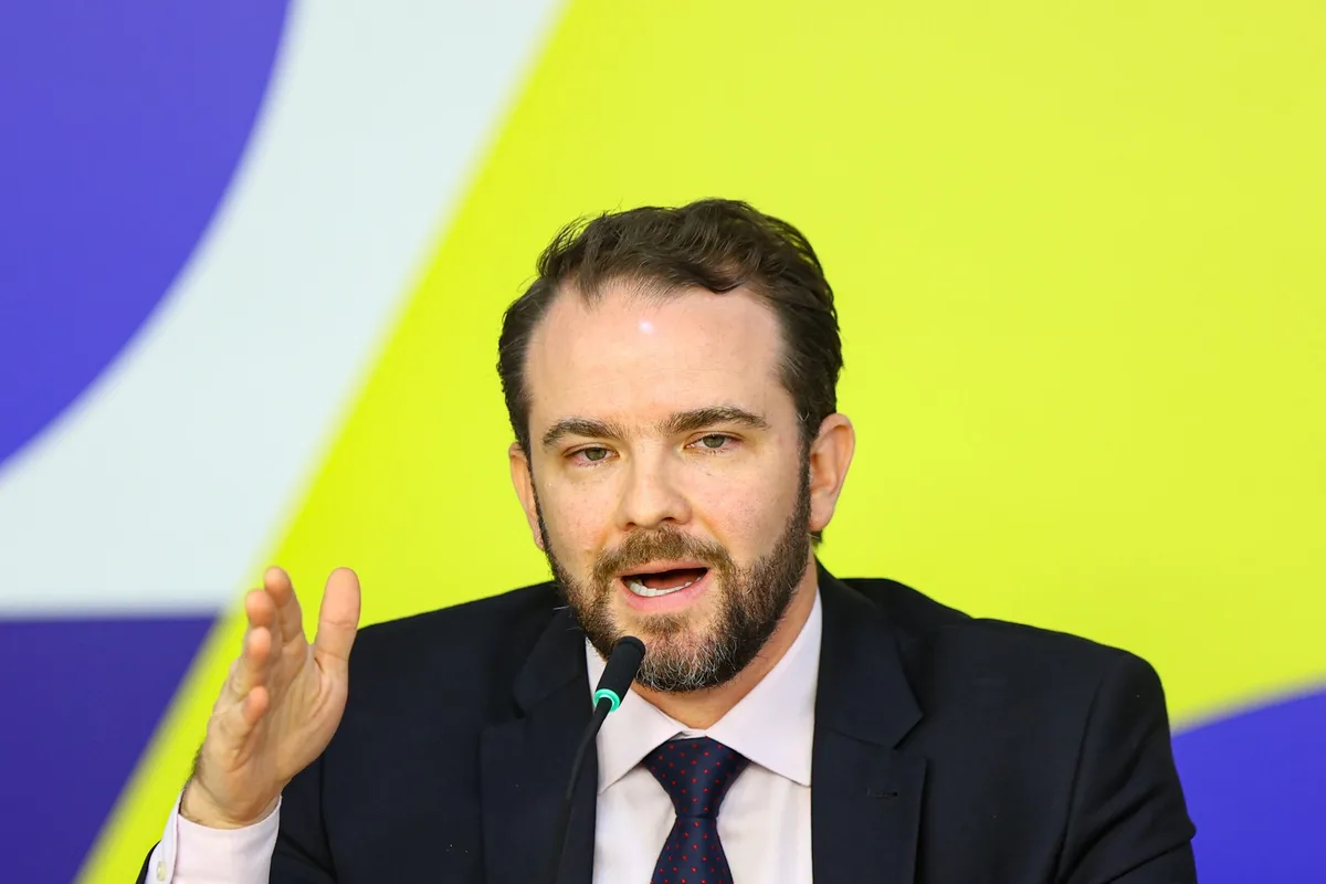Governo terá cautela com a Lei de Reciprocidade, diz Durigan sobre EUA
