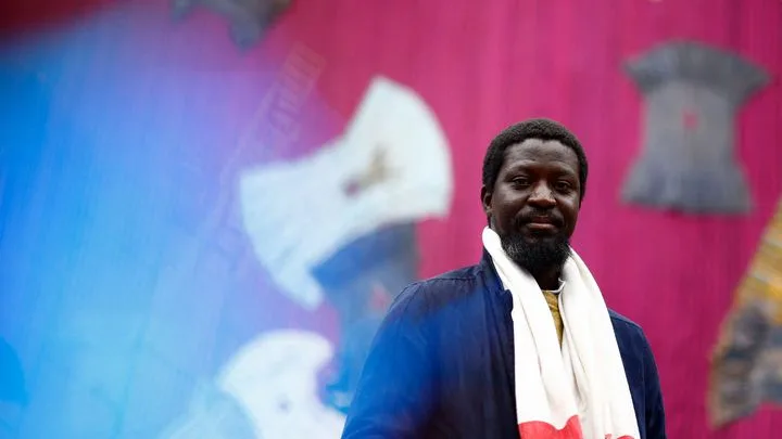 Ibrahim Mahama investit la Fondation Cartier durant "Le temps des récoltes"