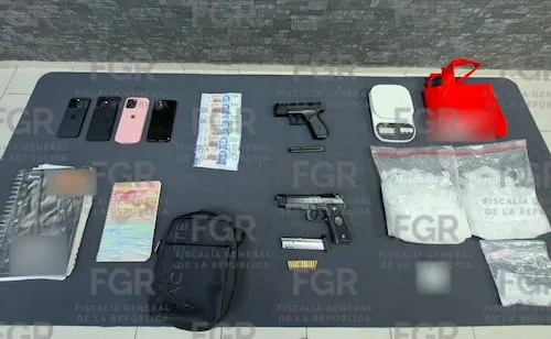 Detienen a dos personas tras cateo en Apodaca, Nuevo León; aseguran droga y un arma