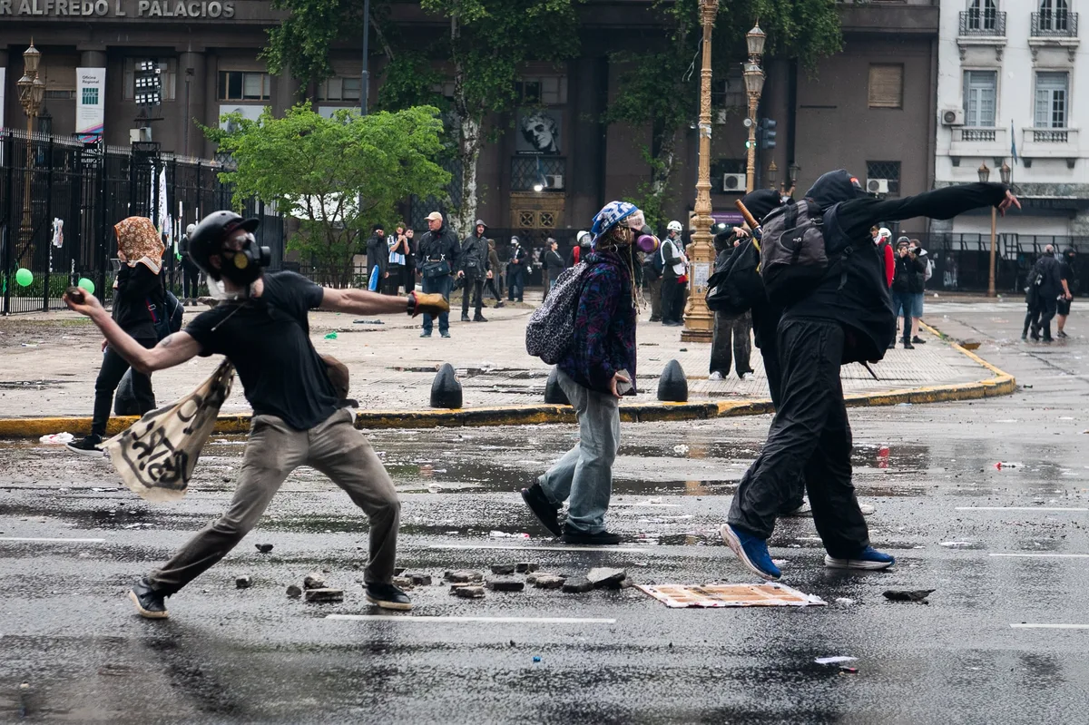 El Gobierno denunció penalmente a los manifestantes detenidos por los disturbios en el Congreso