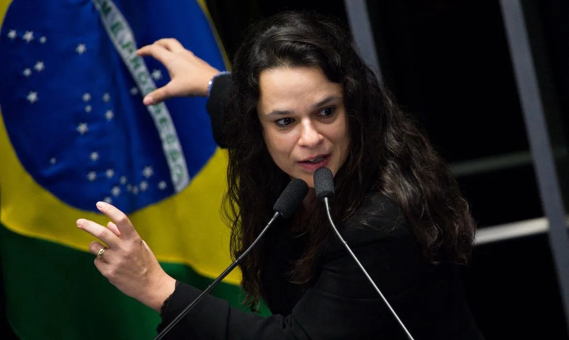 Janaína Paschoal, derrotada nas eleições, questiona: “Por que não votaram em mim?”