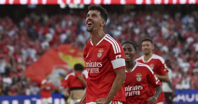 Tomás Araújo renova com o Benfica até 2031