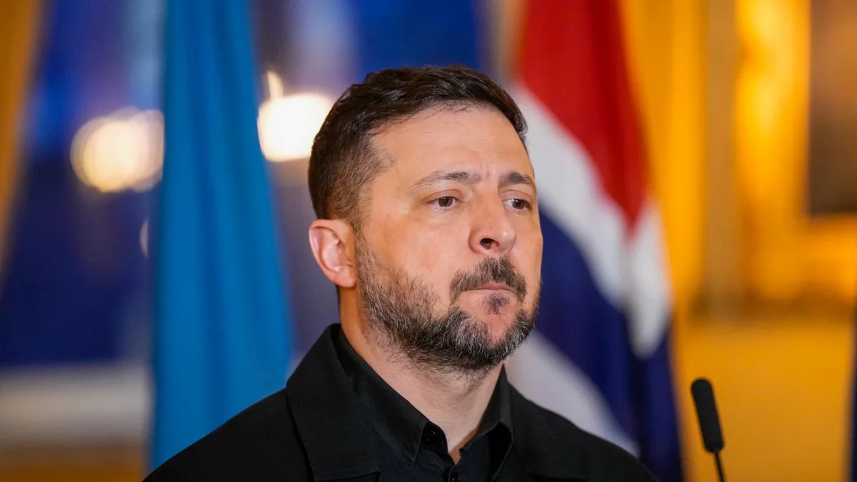 Guerre en Ukraine: Volodymyr Zelensky affirme que des élections seraient un "tsunami" qui "fracturerait" le pays