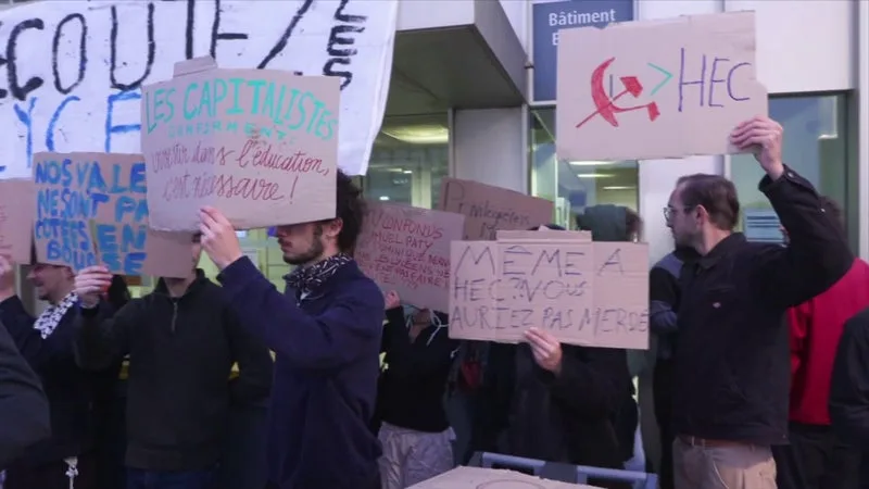 "Privilégiés mais pas aveuglés": les étudiants de HEC Paris se mobilisent devant la prestigieuse école de commerce en soutien des lycéens en colère, une première