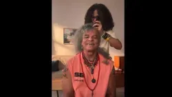 INCRÍVEL: Valderrama rapa mítica cabeleira ao fim de décadas