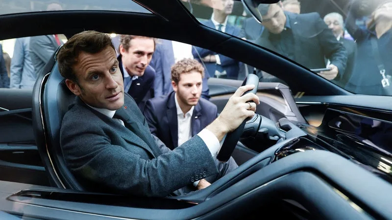 La Chine exporte 55 millions de véhicules par an quand l'Europe n'en produit que 12 millions: Emmanuel Macron assume la préférence européenne sur les véhicules à la veille du Mondial de l'Auto