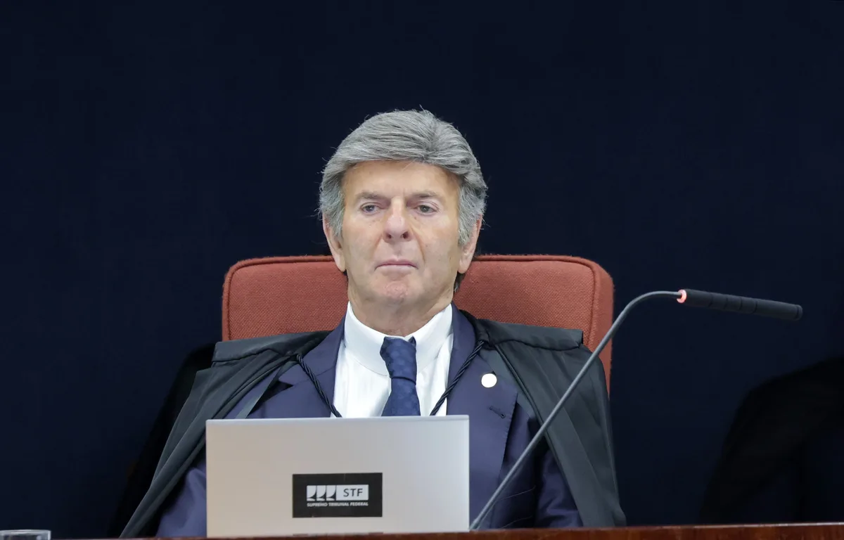 OAB-RJ sai em defesa de Rodrigo Fux após mensagens com Vorcaro