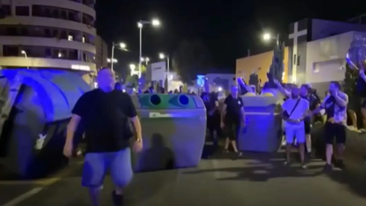 Crisis migratoria en Ceuta, en directo | Tensión tras una protesta para exigir la expulsión de los inmigrantes: la Policía dispara al aire para dispersar a los vecinos
