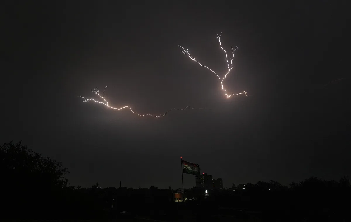 Using thunderquakes to X-ray Earth: Study shows urban seismology in action