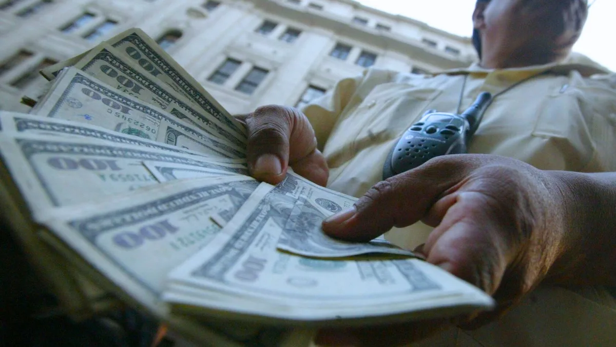 Dólar cae a su valor más bajo en los últimos siete meses y el sol peruano se fortalece