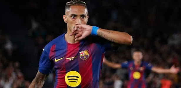 Raphinha desponta como favorito a capitão do Barcelona, diz jornal