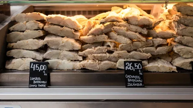 É cedo para pensar em comprar bacalhau para o Natal? Se quer poupar, não