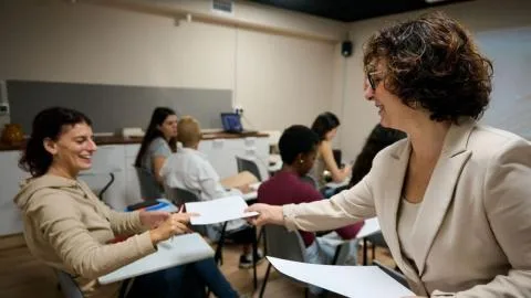 Tener estudios superiores protege del desempleo pero no compensa la falta de experiencia