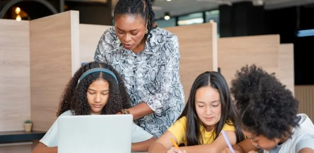Curso de mestrado para formação de professores em computação está com inscrições abertas