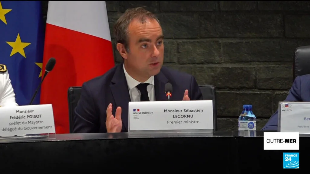 À quelques mois de la présidentielle, Édouard Philippe et Sébastien Lecornu dans l'océan Indien