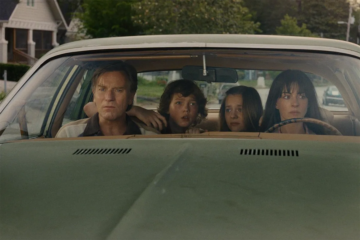 Anne Hathaway’s Nasty Little Dinosaur Movie Is Better Than Any Jurassic Park in Years