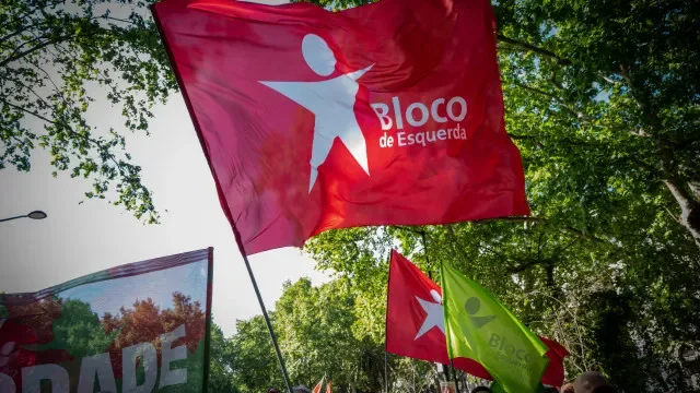 BE pede explicações sobre remoção de acampamento no Porto