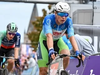 Renewi Tour. Philipsen coiffe Kooij sur la 4e étape et prend le maillot de leader