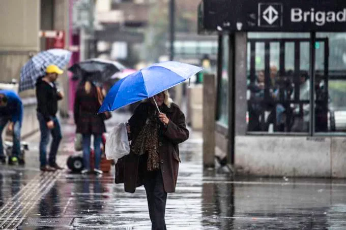 Previsão do tempo nesta sexta, 21: frente fria avança em São Paulo e Rio terá máxima de 34ºC