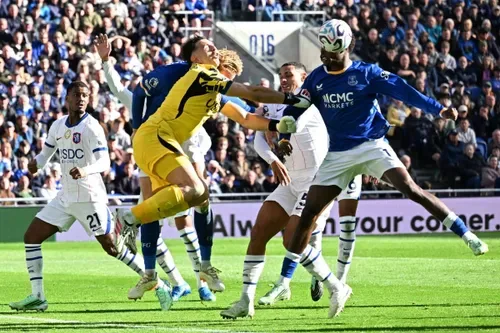 Xabi Alonso 'prays for Martinez after head clash overshadows Chelsea win over Everton