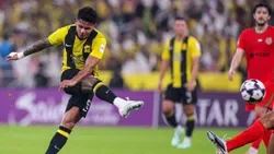 VÍDEO: Ríos marca e pega-se com adversários na derrota do Al Ittihad