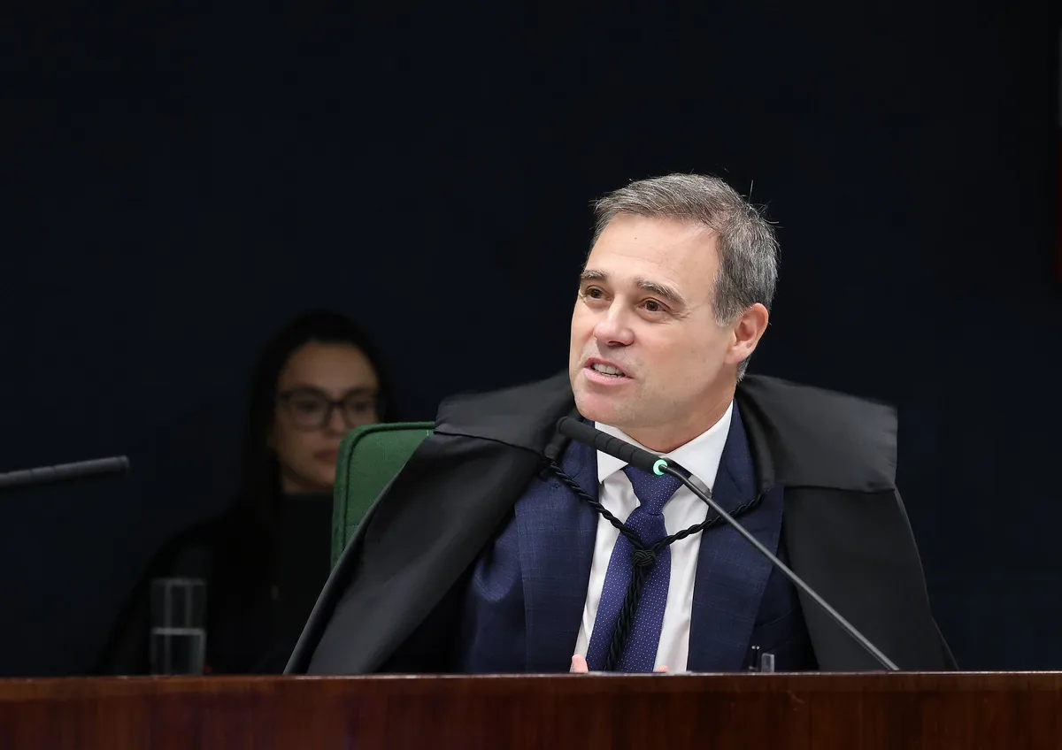 Mendonça diz ser contra liberar íntegra do celular de Vorcaro