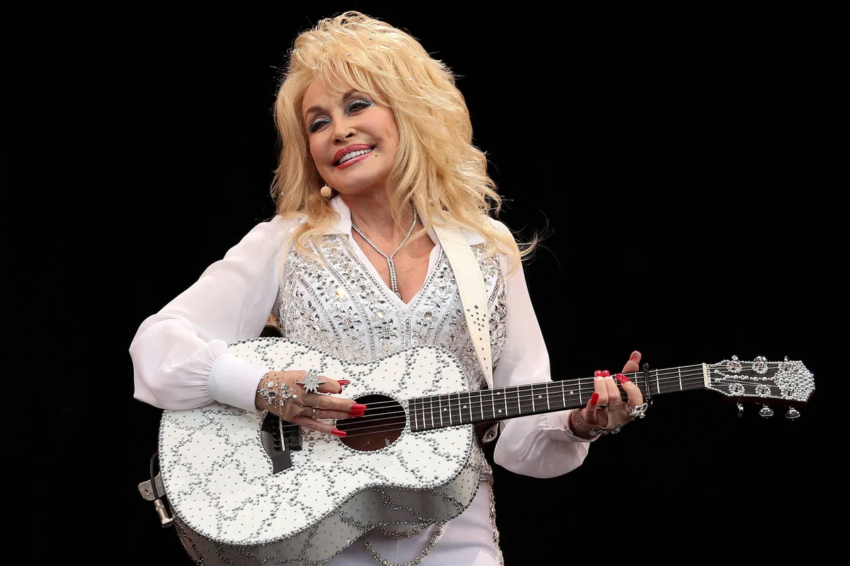 Trump lamenta morte de Dolly Parton e pede bandeiras dos EUA a meio mastro