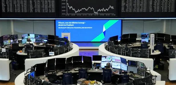 Com petróleo estável, Bolsas aguardam discurso do presidente do Fed nos EUA