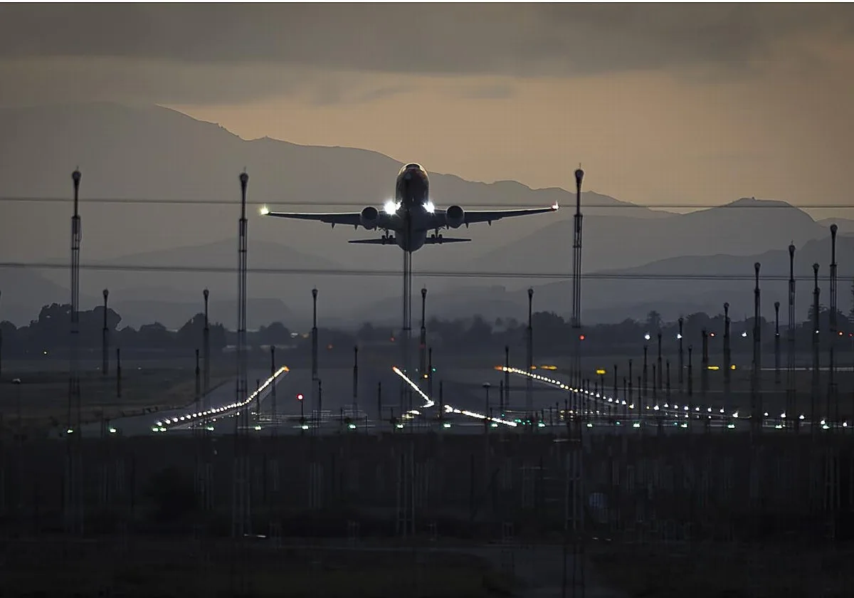Puente rechaza otra pista del aeropuerto de Alicante-Elche mientras amplía la de Barajas
