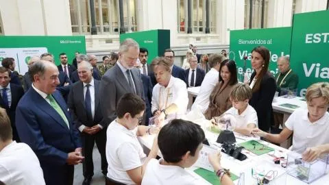 El Rey se adentra en el futuro de la electricidad inaugurando la exposición inmersiva de Iberdrola por sus 125 años