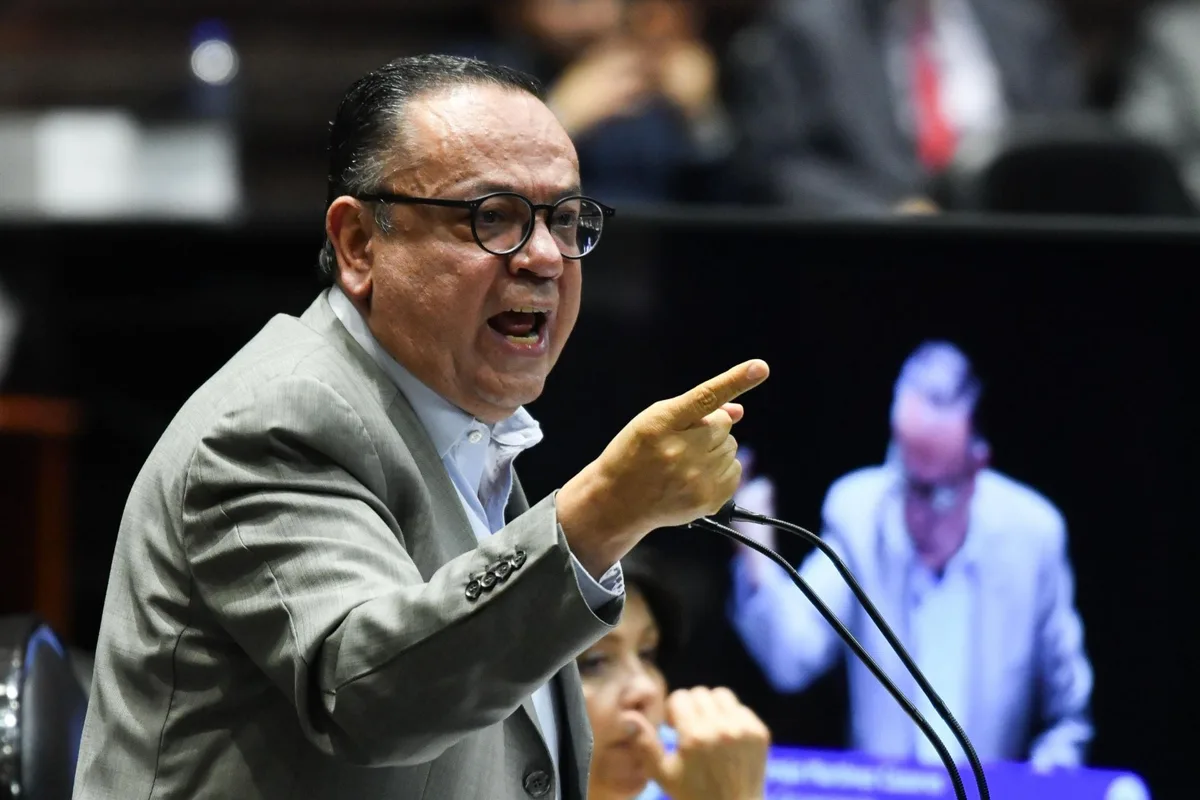 ‘Ustedes ondean la bandera de los cárteles’: Germán Martínez va vs. Morena en debate de doble nacionalidad