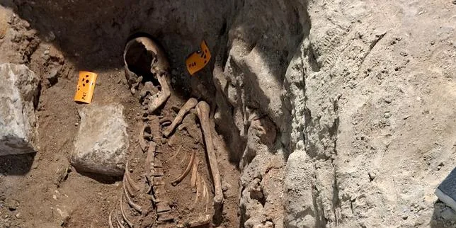 La sépulture potentielle de d’Artagnan à Maastricht, une énigme historique qui vire à la guerre d’archéologues
